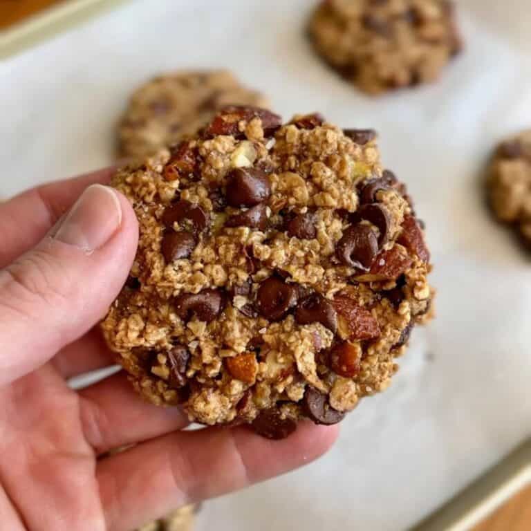 6 ingredient banana chocolate chunk cookies with chocolate chips, nut pieces and oats