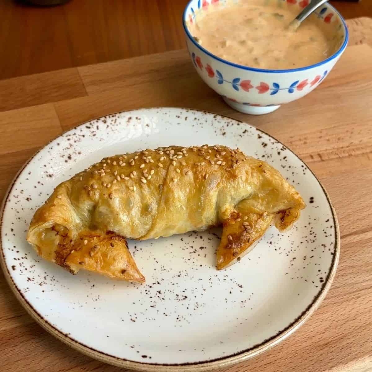 Rice paper Big Mac spiral with sesame seeds and burger sauce