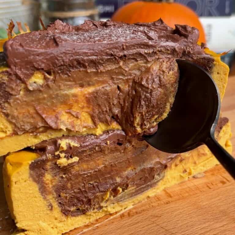 fudgy high protein pumpkin dark chocolate swirl cheesecake with fudgy chocolate topping