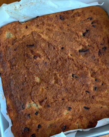 gluten free caramelized banana chocolate chunk blondies fresh out of the oven