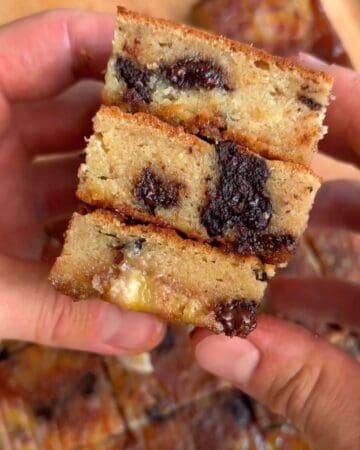 sliced gluten free caramelized banana chocolate chunk blondies with melty chocolate chips, sweet bananas