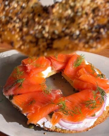 crispy baked rice paper disc, topped with cream cheese, red onion, capers, smoked salmon and dill