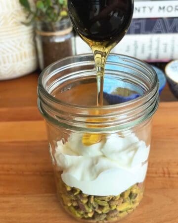 greek yogurt pistachios and honey blending in a blender until smooth for frozen yogurt cups